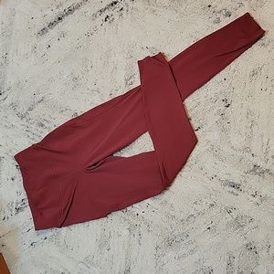 Lululemon Base Pace HR Tight color is mulled Wine